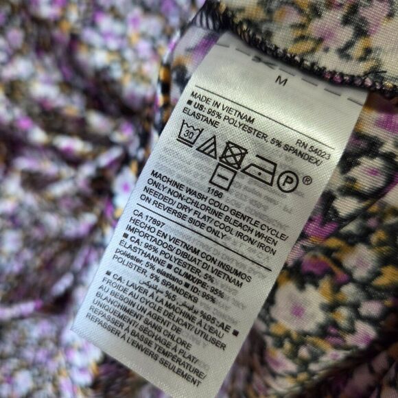 LIKE NEW OLD NAVY VELVETY DITSY FLORAL TEE SIZE M - Picture 13 of 15